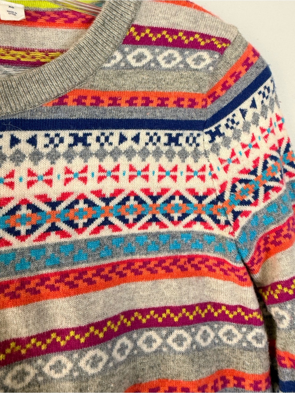 GAP Gray Crewneck Sweater with Multicolor Fair Isle Stripes XS - Picture 9 of 9